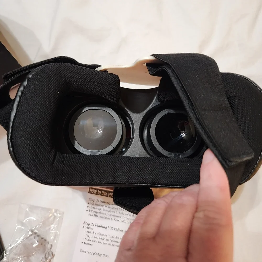 BNEXT VR‎ Headset - Universal Virtual Reality Goggles - iPhone & Android Red EUC